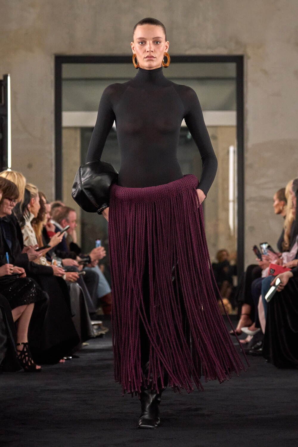 ALAIA アライア テコレテ 太ももフツ AA3O056CK1770 999 アライア（ALAÏA）」2025春夏コレクション | ファッション