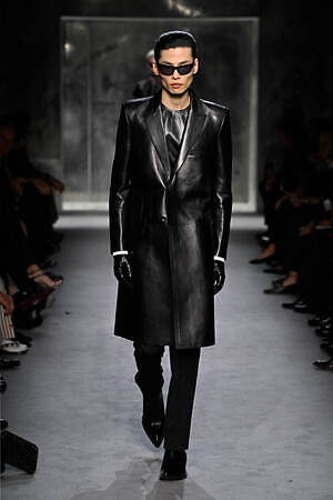 トム フォード(TOM FORD) 2025-26年秋冬ウィメンズ&メンズコレクション  - 写真4