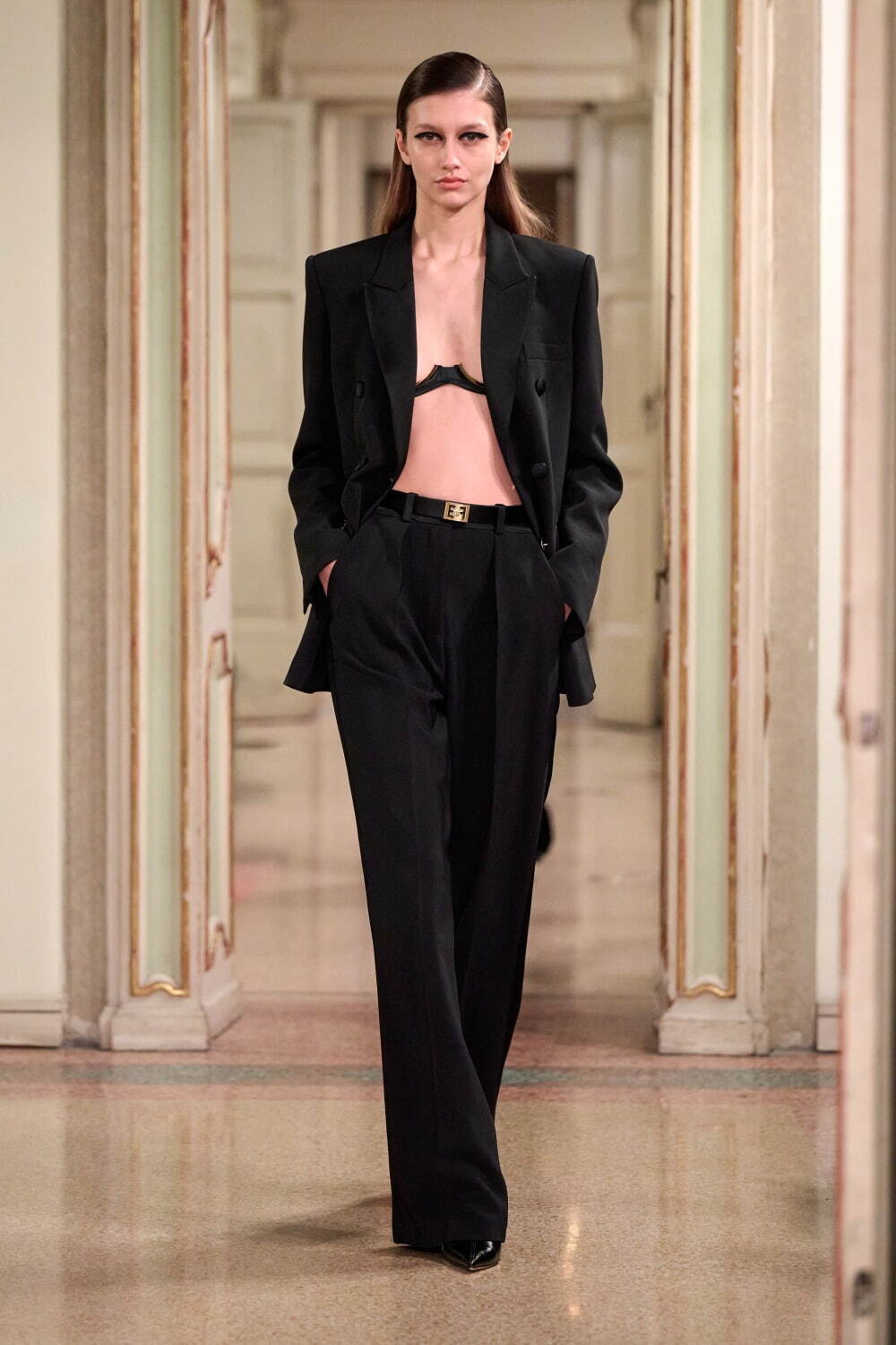 エリザベッタ フランキ(ELISABETTA FRANCHI) 2025-26年秋冬ウィメンズコレクション  - 写真45