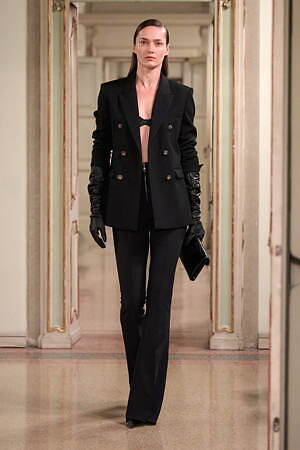 エリザベッタ フランキ(ELISABETTA FRANCHI) 2025-26年秋冬ウィメンズコレクション  - 写真3