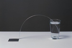 ポーランドを拠点とする美術家・鴨治晃次の展覧会がワタリウム美術館で、“正しい位置を探す”制作を展観