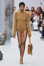 アクネ ストゥディオズ 25-26年秋冬ウィメンズコレクション - 自然と都市、コントラストの探求｜写真1