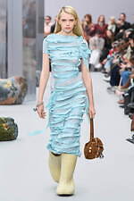 アクネ ストゥディオズ 25-26年秋冬ウィメンズコレクション - 自然と都市、コントラストの探求｜写真25