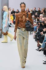 アクネ ストゥディオズ 25-26年秋冬ウィメンズコレクション - 自然と都市、コントラストの探求｜写真28