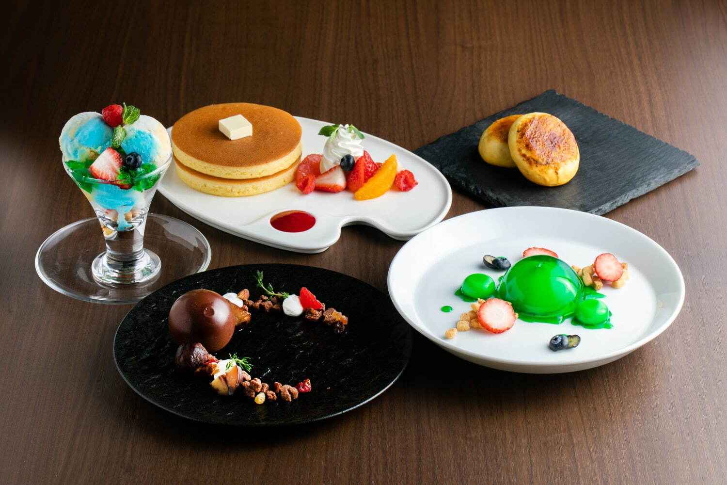 TVアニメ「ダンジョン飯」“魔物食”再現メニュー＆グッズ、池袋サンシャインシティプリンスホテルで｜写真1