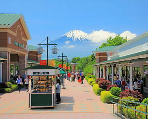 全国プレミアム・アウトレットで最大80％オフ春セール、春物や新生活のマストアイテムがお得に｜写真1