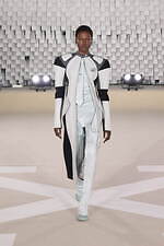 オフ-ホワイト 2025-26年秋冬コレクション - 均質性に抗う個の強さと忍耐｜写真1