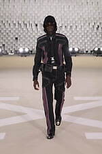 オフ-ホワイト 2025-26年秋冬コレクション - 均質性に抗う個の強さと忍耐｜写真6