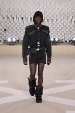 オフ-ホワイト 2025-26年秋冬コレクション - 均質性に抗う個の強さと忍耐｜写真9