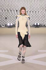 オフ-ホワイト 2025-26年秋冬コレクション - 均質性に抗う個の強さと忍耐｜写真11