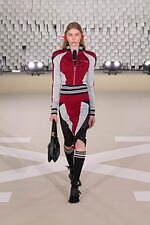 オフ-ホワイト 2025-26年秋冬コレクション - 均質性に抗う個の強さと忍耐｜写真14