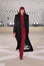 オフ-ホワイト 2025-26年秋冬コレクション - 均質性に抗う個の強さと忍耐｜写真15