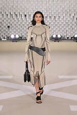 オフ-ホワイト 2025-26年秋冬コレクション - 均質性に抗う個の強さと忍耐｜写真24