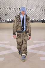 オフ-ホワイト 2025-26年秋冬コレクション - 均質性に抗う個の強さと忍耐｜写真25