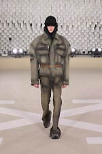 オフ-ホワイト 2025-26年秋冬コレクション - 均質性に抗う個の強さと忍耐｜写真26