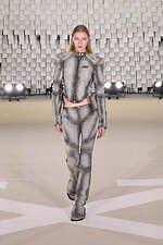 オフ-ホワイト 2025-26年秋冬コレクション - 均質性に抗う個の強さと忍耐｜写真27