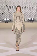 オフ-ホワイト 2025-26年秋冬コレクション - 均質性に抗う個の強さと忍耐｜写真29