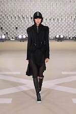 オフ-ホワイト 2025-26年秋冬コレクション - 均質性に抗う個の強さと忍耐｜写真31