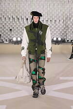 オフ-ホワイト 2025-26年秋冬コレクション - 均質性に抗う個の強さと忍耐｜写真33