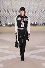 オフ-ホワイト 2025-26年秋冬コレクション - 均質性に抗う個の強さと忍耐｜写真34