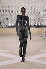 オフ-ホワイト 2025-26年秋冬コレクション - 均質性に抗う個の強さと忍耐｜写真41