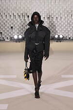 オフ-ホワイト 2025-26年秋冬コレクション - 均質性に抗う個の強さと忍耐｜写真45