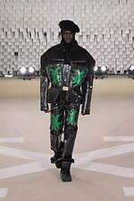 オフ-ホワイト 2025-26年秋冬コレクション - 均質性に抗う個の強さと忍耐｜写真47