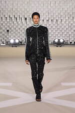 オフ-ホワイト 2025-26年秋冬コレクション - 均質性に抗う個の強さと忍耐｜写真49