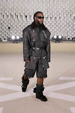 オフ-ホワイト 2025-26年秋冬コレクション - 均質性に抗う個の強さと忍耐｜写真50