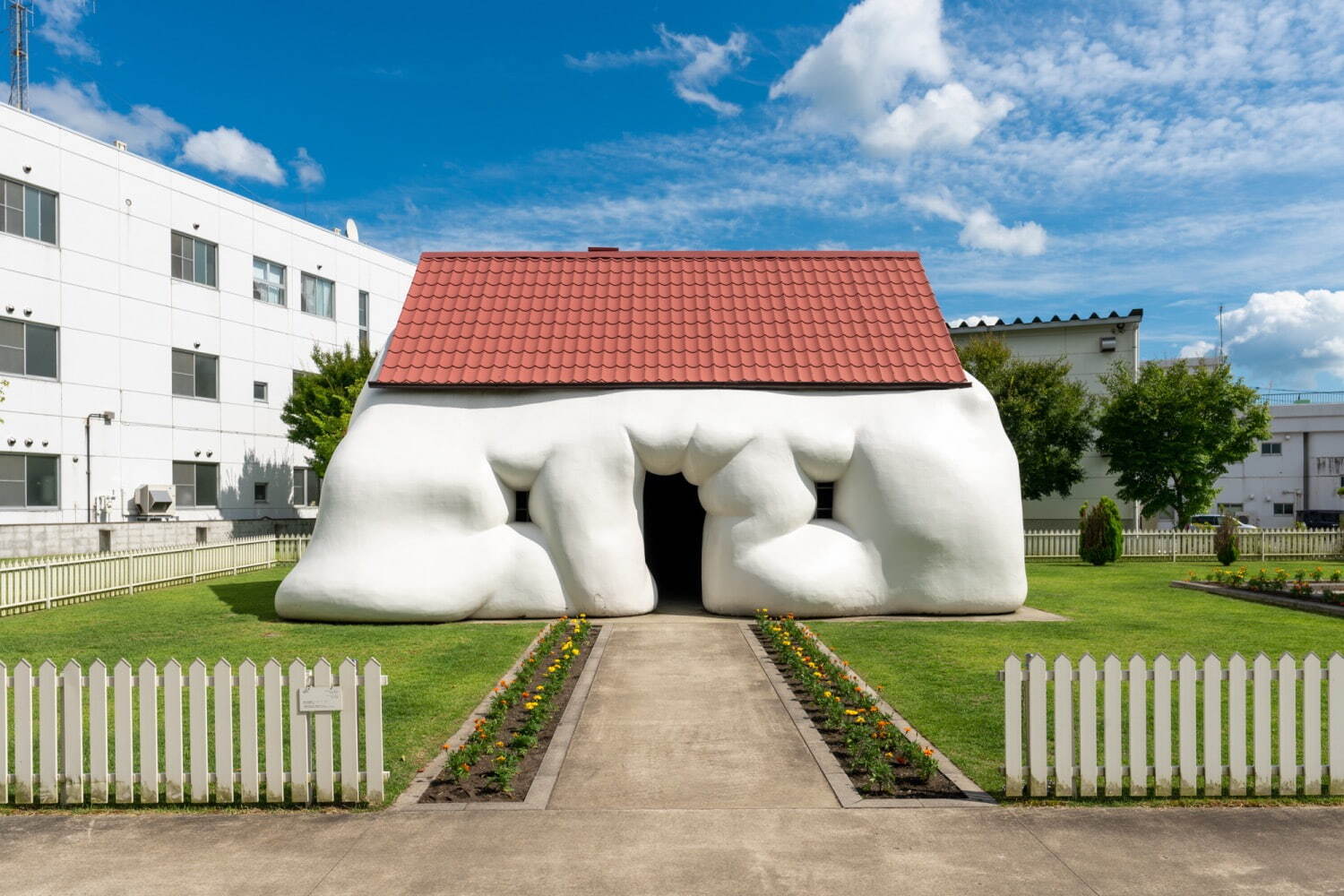 エルヴィン・ヴルム 《ファット・ハウス》 2010年
撮影:小山田邦哉