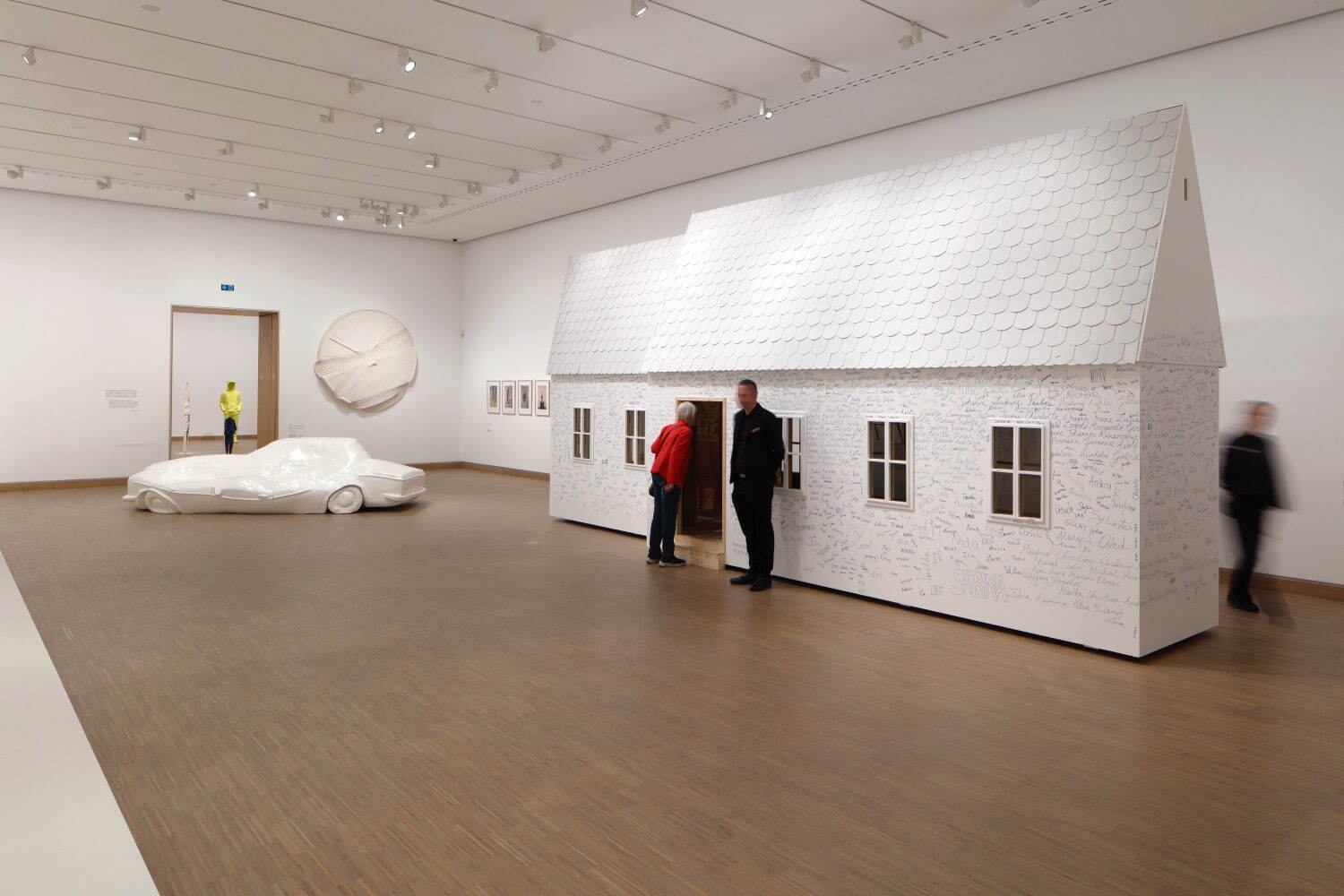 ［参考図版］ エルヴィン・ヴルム 《学校》 2024年
撮影：Rainer Iglar / Salzburg - Vienna
Courtesy: Albertina Modern, Vienna