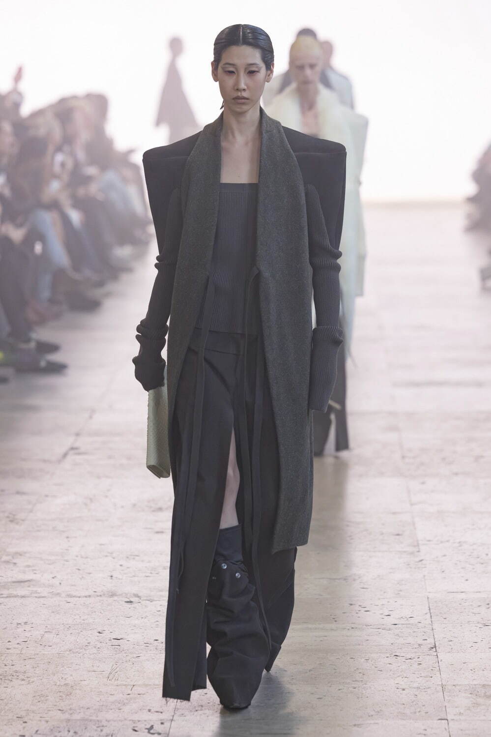 リック・オウエンス(Rick Owens) 2025-26年秋冬ウィメンズコレクション  - 写真7