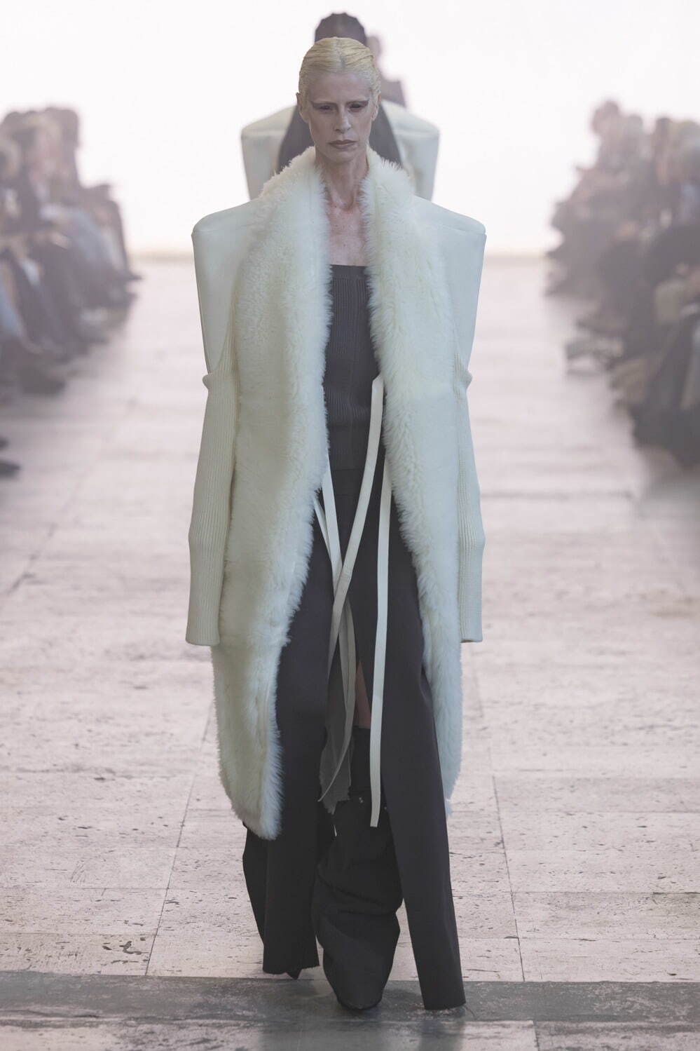 リック・オウエンス(Rick Owens) 2025-26年秋冬ウィメンズコレクション  - 写真8