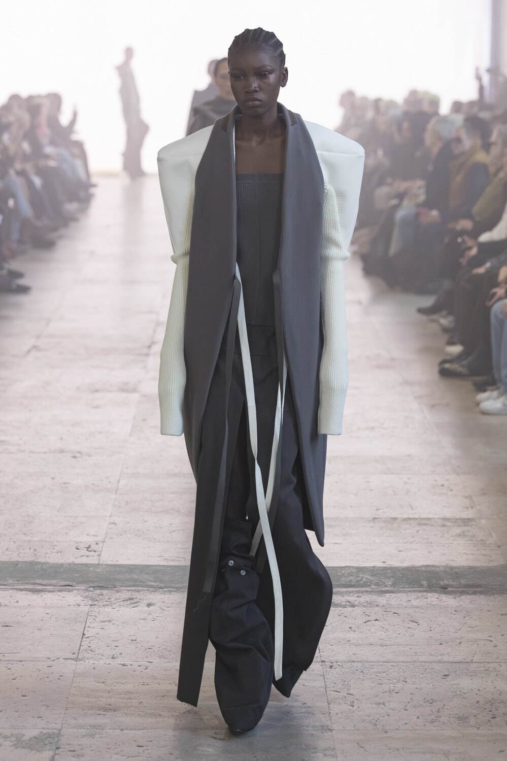 リック・オウエンス(Rick Owens) 2025-26年秋冬ウィメンズコレクション  - 写真9