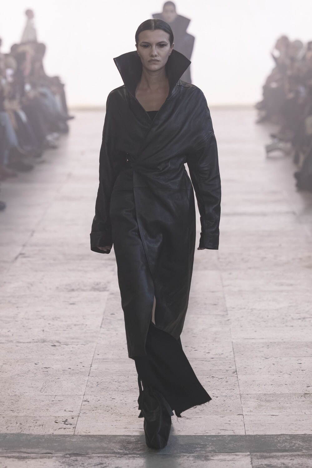 リック・オウエンス(Rick Owens) 2025-26年秋冬ウィメンズコレクション  - 写真16