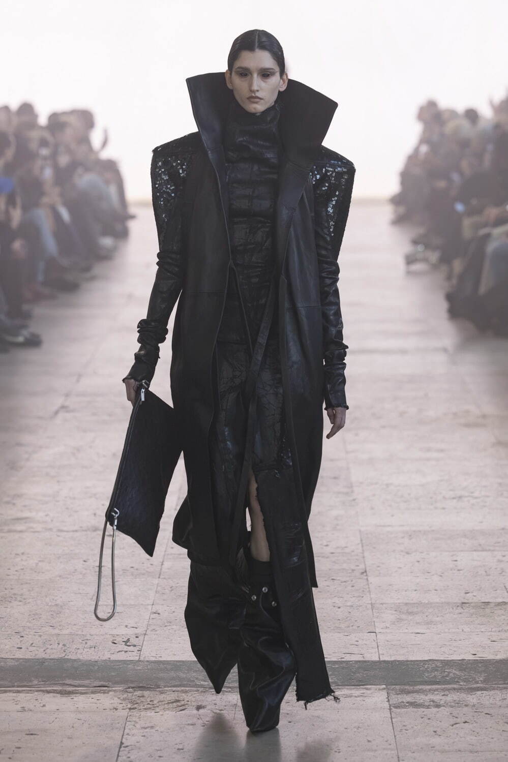 リック・オウエンス(Rick Owens) 2025-26年秋冬ウィメンズコレクション  - 写真17