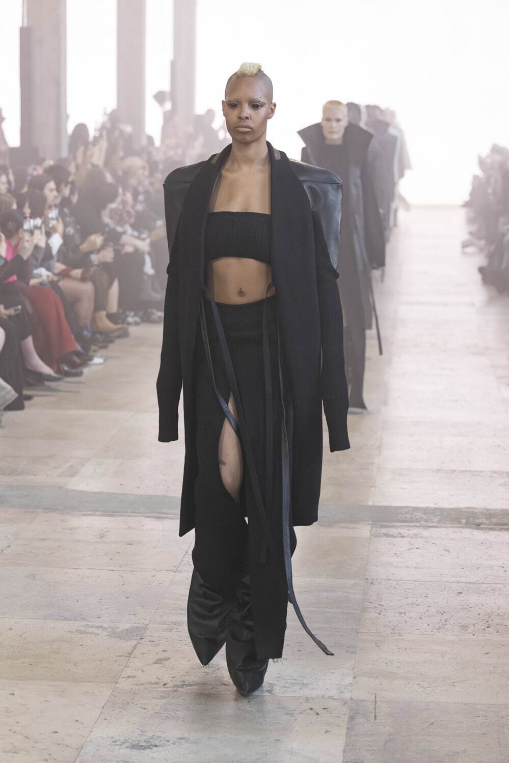 リック・オウエンス(Rick Owens) 2025-26年秋冬ウィメンズコレクション  - 写真51