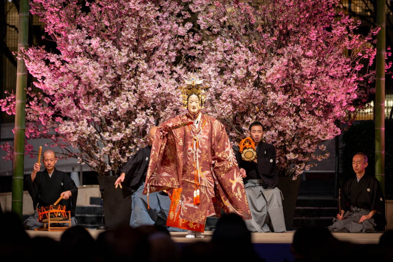 六本木ヒルズの花見イベント「春まつり 2025」日本庭園の夜桜ライトアップやレストラングルメ屋台｜写真5