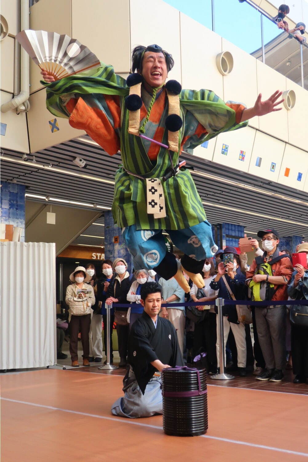 六本木ヒルズの花見イベント「春まつり 2025」日本庭園の夜桜ライトアップやレストラングルメ屋台｜写真7