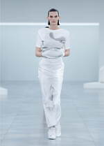 イッセイ ミヤケ 2025-26年秋冬コレクション、相対的な要素の間に存在する“曖昧さ”を追求｜写真4