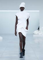 イッセイ ミヤケ 2025-26年秋冬コレクション、相対的な要素の間に存在する“曖昧さ”を追求｜写真6