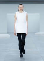 イッセイ ミヤケ 2025-26年秋冬コレクション、相対的な要素の間に存在する“曖昧さ”を追求｜写真19