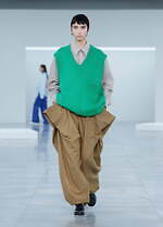 イッセイ ミヤケ 2025-26年秋冬コレクション、相対的な要素の間に存在する“曖昧さ”を追求｜写真29