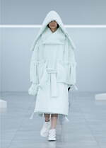 イッセイ ミヤケ 2025-26年秋冬コレクション、相対的な要素の間に存在する“曖昧さ”を追求｜写真38