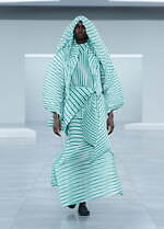 イッセイ ミヤケ 2025-26年秋冬コレクション、相対的な要素の間に存在する“曖昧さ”を追求｜写真45