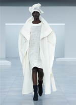 イッセイ ミヤケ 2025-26年秋冬コレクション、相対的な要素の間に存在する“曖昧さ”を追求｜写真47