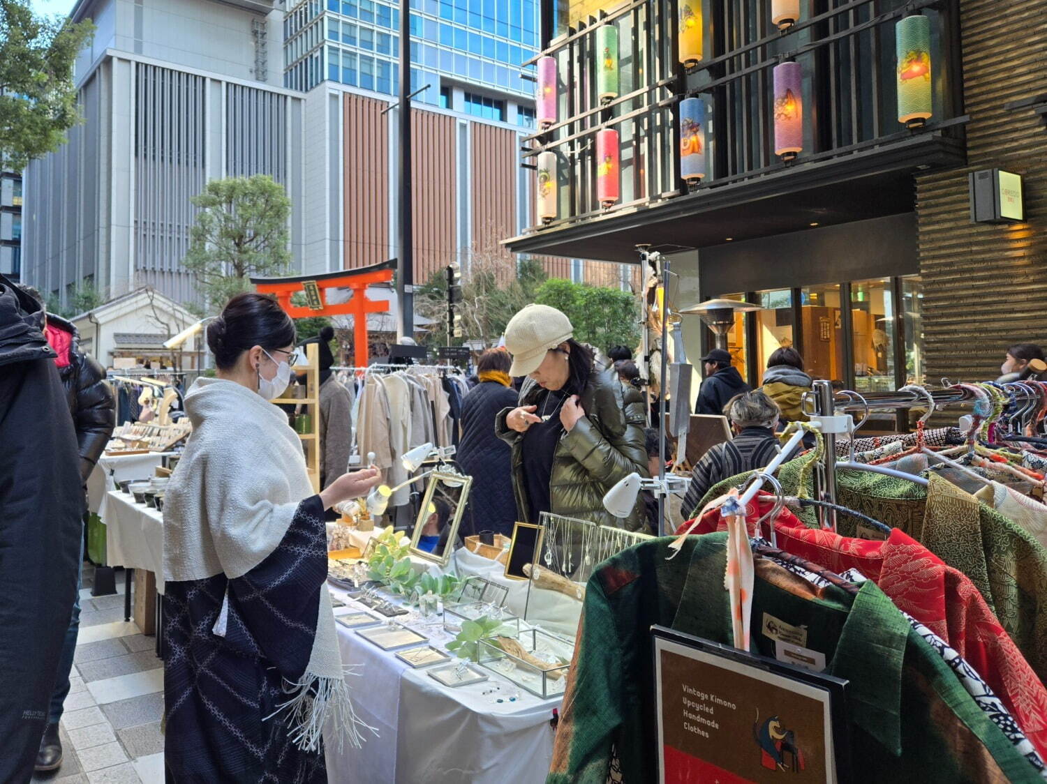 「第33回 オールドニューマーケット」東京・日本橋仲通りで、アクセサリーや暮らしの道具など約50店舗｜写真10