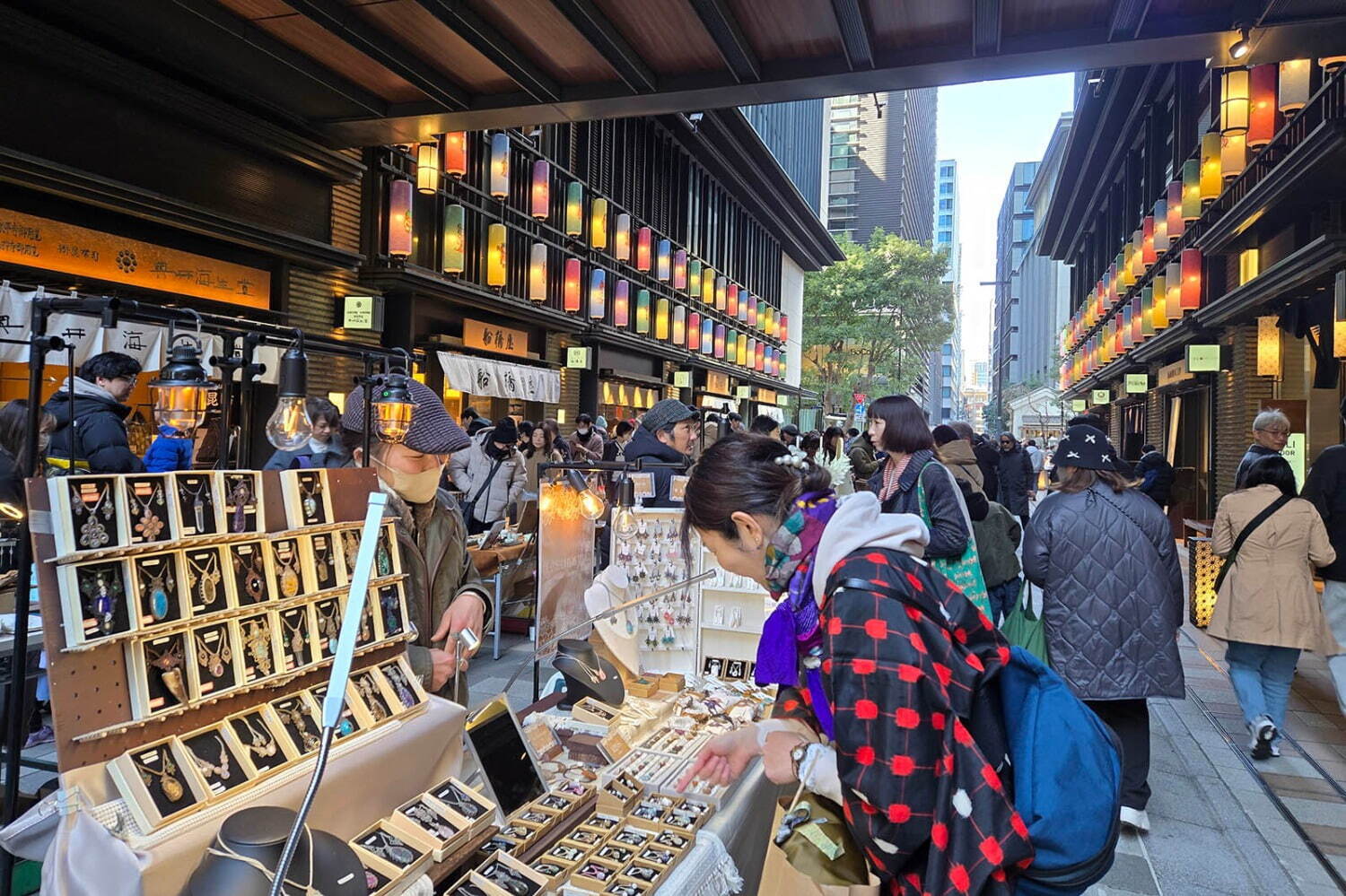 アンティーク｜「第33回 オールドニューマーケット」東京・日本橋仲通りで、アクセサリーや暮らしの道具など約50店舗