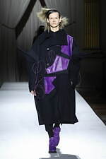 ヨウジヤマモト 2025-26年秋冬ウィメンズコレクション - 裏返して現れる、神秘的な美しさ｜写真8