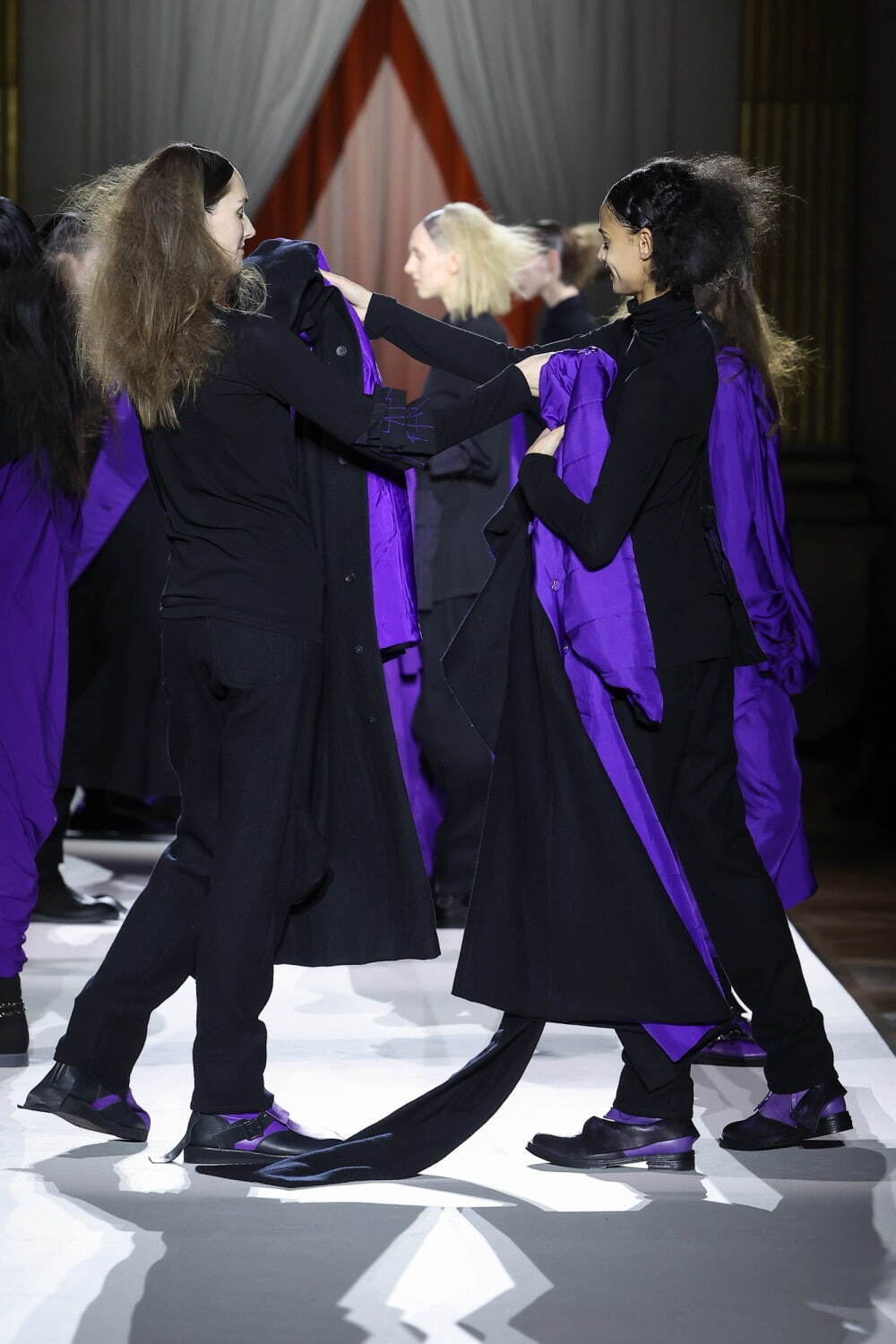 ヨウジヤマモト(Yohji Yamamoto) 2025-26年秋冬ウィメンズコレクション  - 写真43